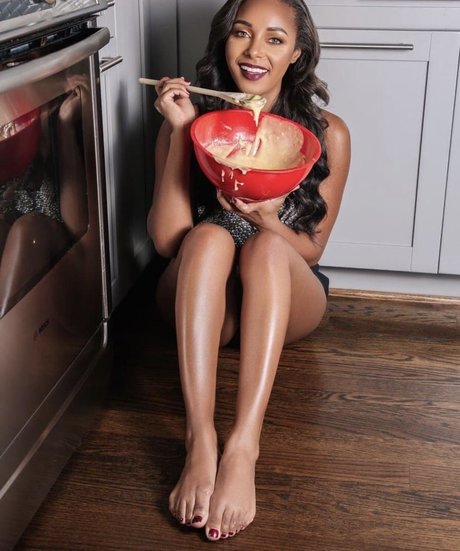 巨乳 射精 OnlyFans 無料セクシー 画像