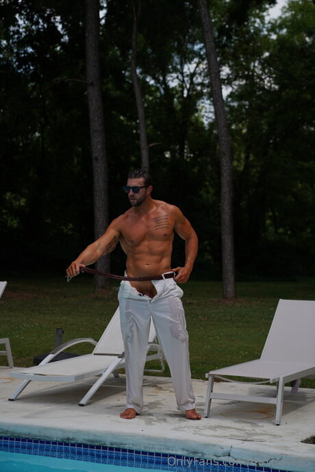 大きな白いチンポ OnlyFans エロチック 写真