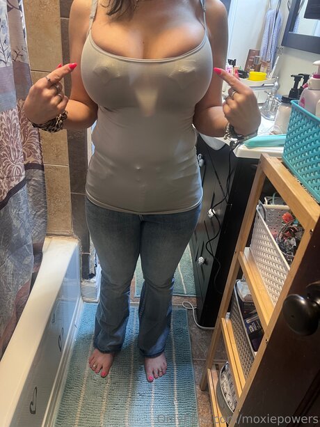 Moxiepowers 素敵なポルノスター 写真