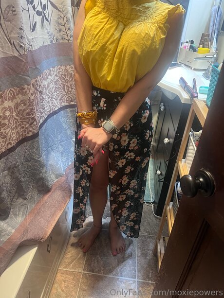 Moxiepowers 裸の女優 写真