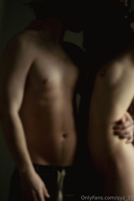 Qyz 33 アダルトスター 写真