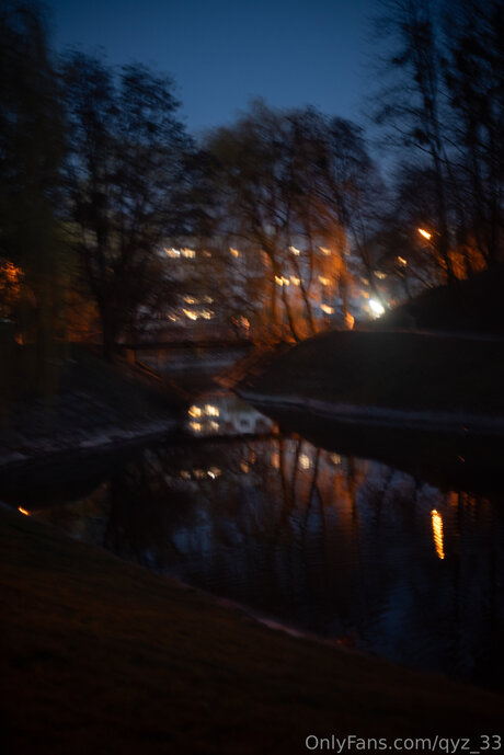 Qyz 33 セクシーなポルノスター ギャラリー