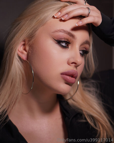 Liya Tina 素敵なモデル ギャラリー