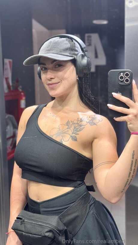 Realamberlushh 美しい女優 画像