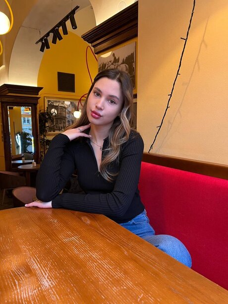 Ksenia A ポルノスター 独占 画像