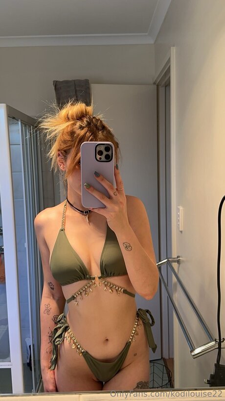 ブルネットの教師OnlyFans ポルノグラフィック 写真