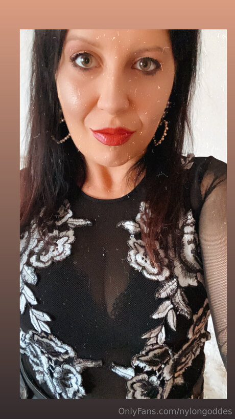 曲線美の黒檀OnlyFans HD 写真