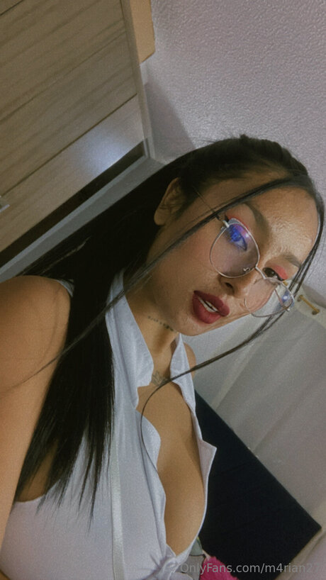 M4rian27 ポルノモデル 画像