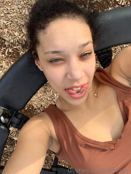 Delphiraexo ポルノスター アート ギャラリー