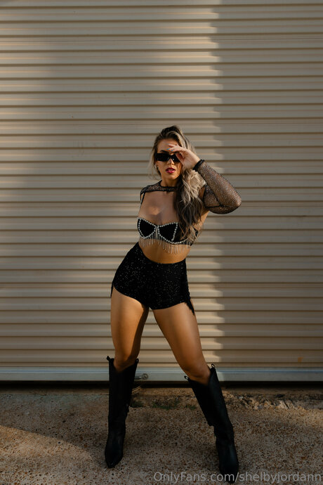 Shelbzjordan アダルトモデル 写真