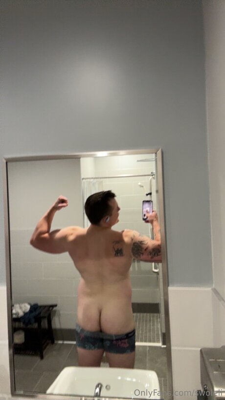 Swoleli セクシーモデル 画像