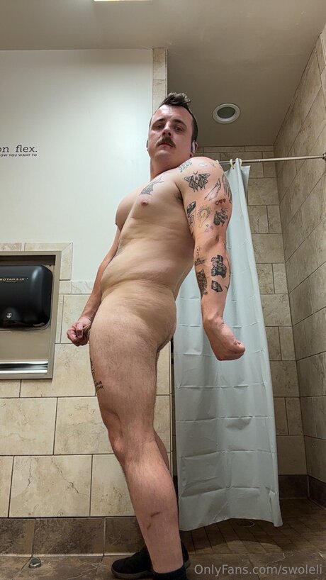 スリムな熟女OnlyFans 美しいヌード ギャラリー