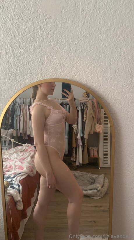 Lizlavenderx アダルトスター 画像