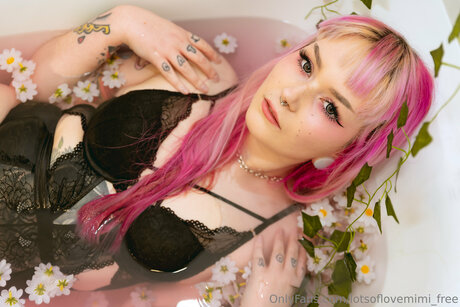 Lotsoflovemimi Free profile image