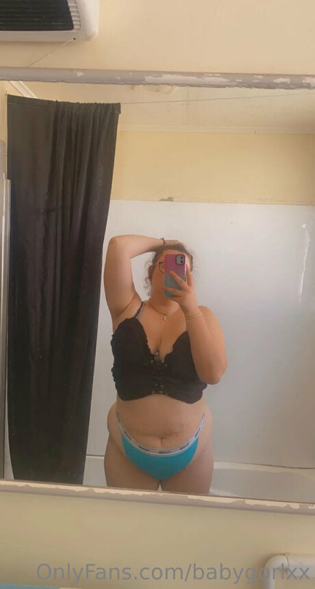 Babygorlxx エロティックなモデル 写真