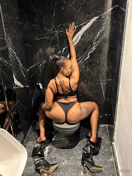 Tekilaroze 素敵なポルノスター ギャラリー