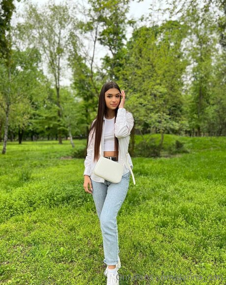 Darina Dari ヌードモデル 画像