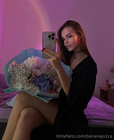 痩せた金髪の熟女OnlyFans アート裸 ギャラリー