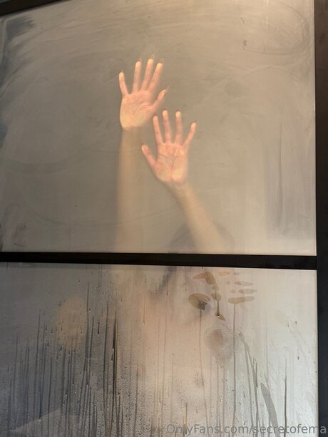 Secretofema ポルノスター 裸 画像