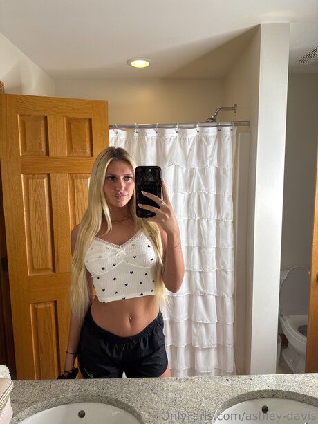 Ashley Davis ポルノスター ヌード 写真