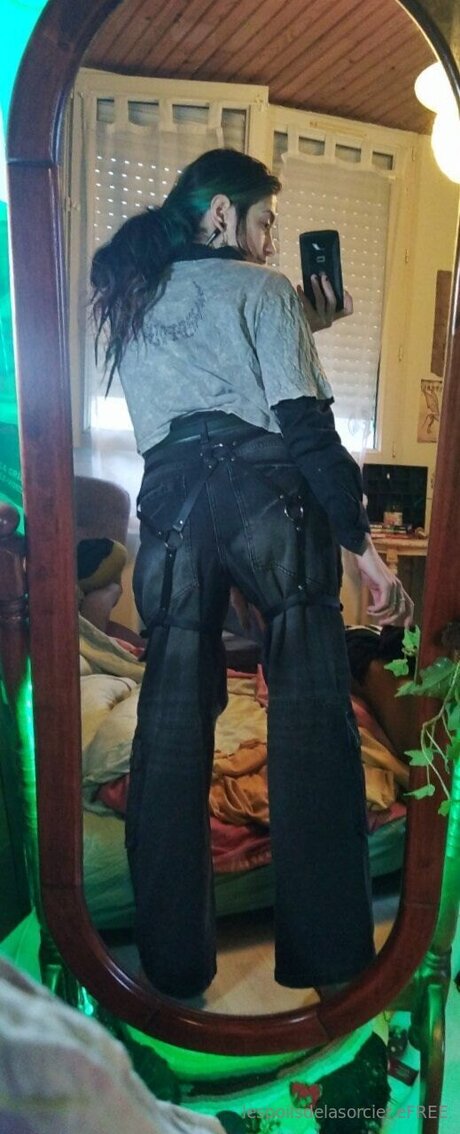 Poilsdesorcier Efree ヌードモデル 写真