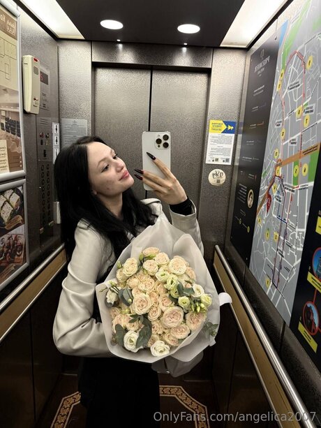 Angelikalust 裸のポルノスター 写真