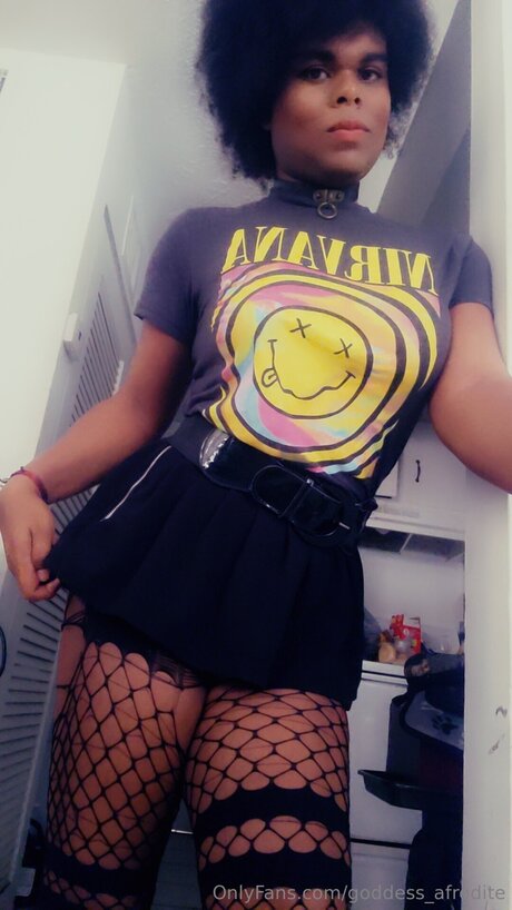 ビンボオンリーファンズ セクシー裸 画像