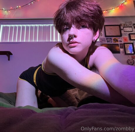 Zombby 無料のポルノスター 写真