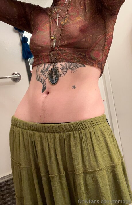 Zombby ポルノスター エロティック 写真