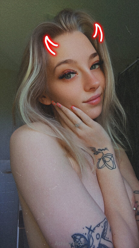 ブルネットのPOV OnlyFans 美しいヌード 写真