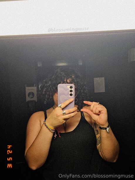 金髪の小柄なOnlyFans 無料裸 写真