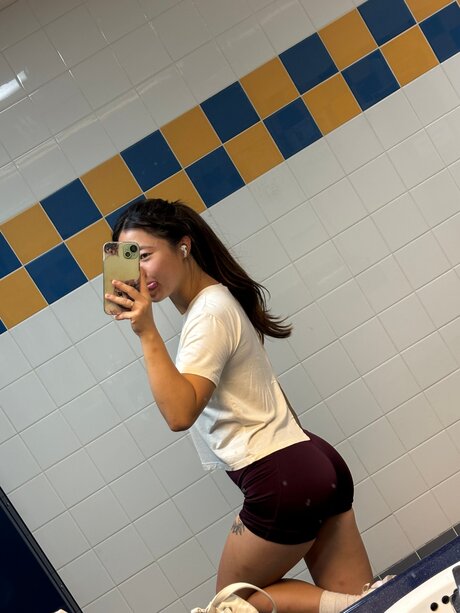 U412955454 セクシー女優 写真