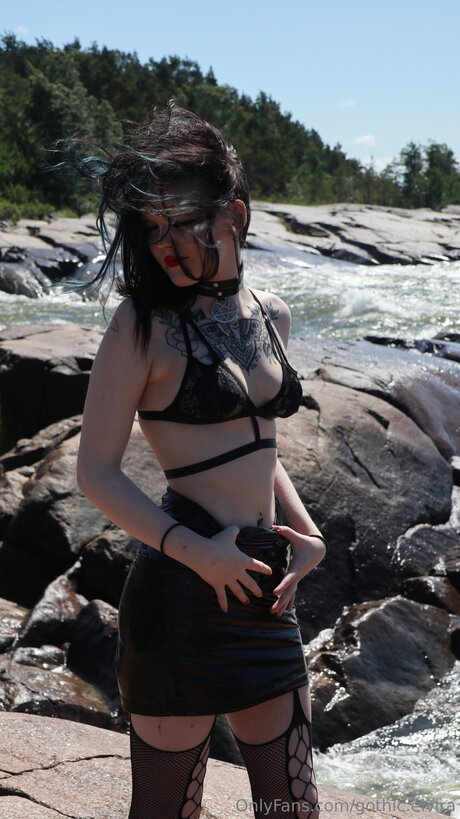 Gothic Elvira セクシーなポルノスター 写真