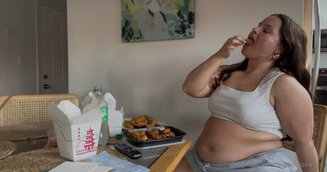 細身の巨乳OnlyFans 可愛い 画像