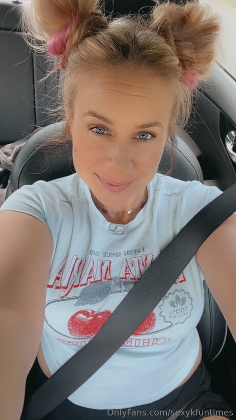 Sexykfuntimes 無料のポルノスター ギャラリー