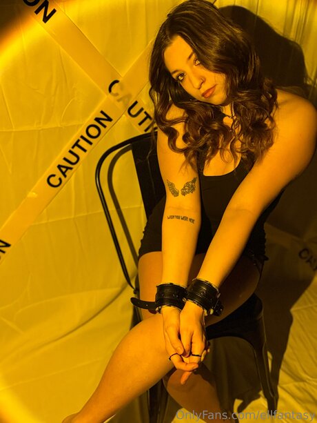 痩せた金髪の熟女OnlyFans 美しいポルノ 写真