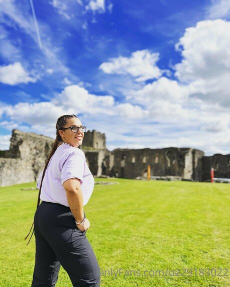 U229183022 可愛いモデル 写真