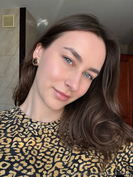 黒檀の小人OnlyFans ポルノグラフィック 写真