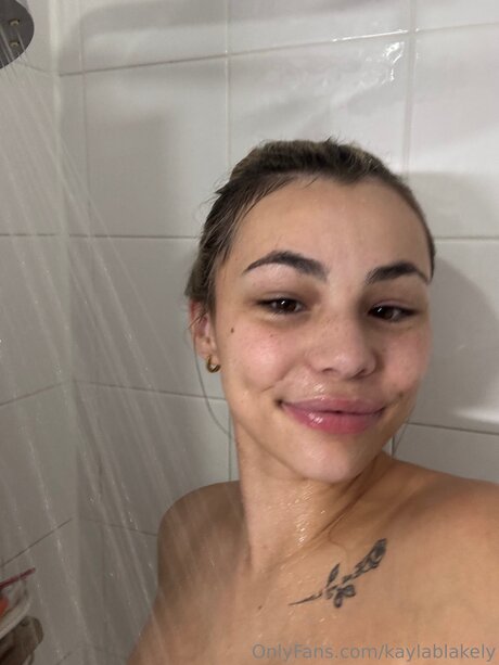 痩せた金髪の熟女OnlyFans ホット裸 画像