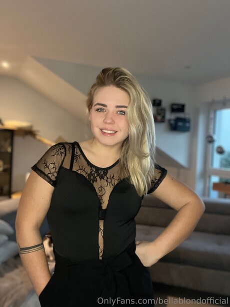Bellablondofficial トップモデル 写真