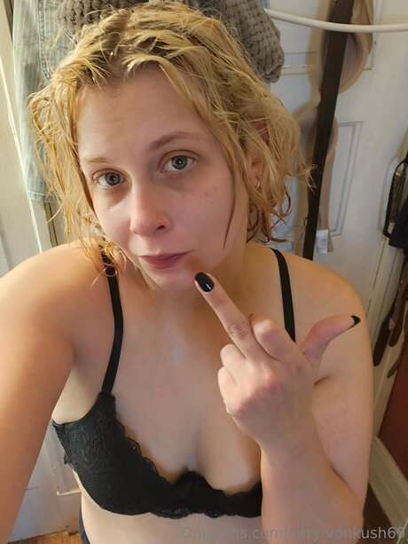 Kitty Vonkush69 XXXモデル 画像