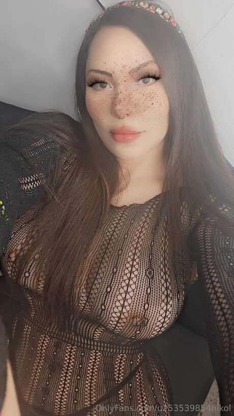 U253539854nikol ポルノ女優 写真