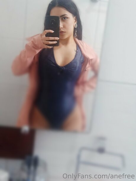 Anefree ヌードのポルノスター 写真
