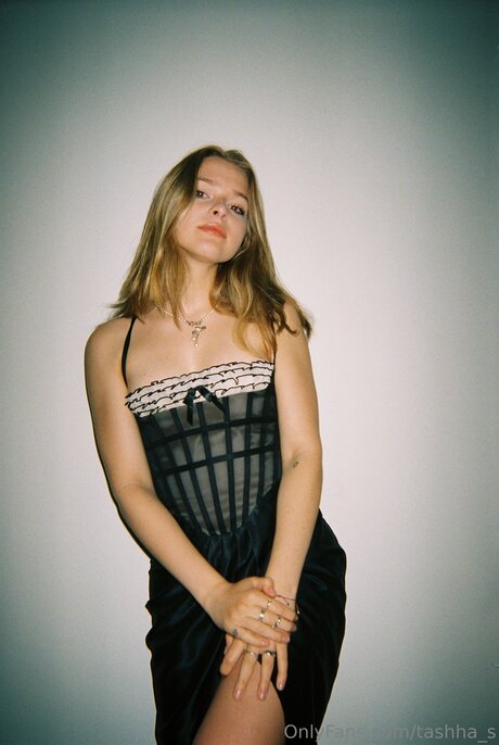 Tashha S エロティックなスター 画像