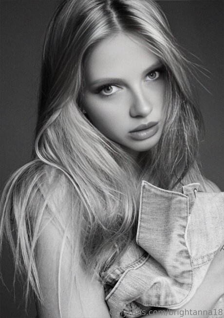 Brightanna18 ヌードのポルノスター 写真