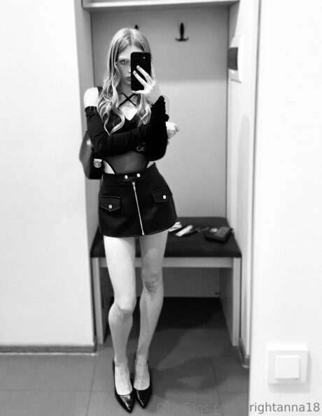 ブルネットの教師OnlyFans 美しい裸 画像