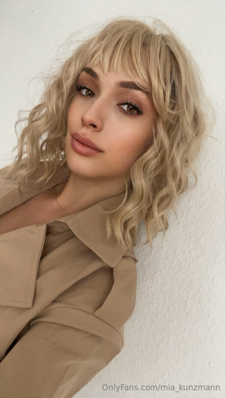 Mia Kunzmann HDポルノスター 写真