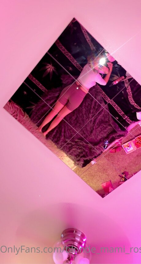 Blonde Mami Rose 美しいモデル 写真