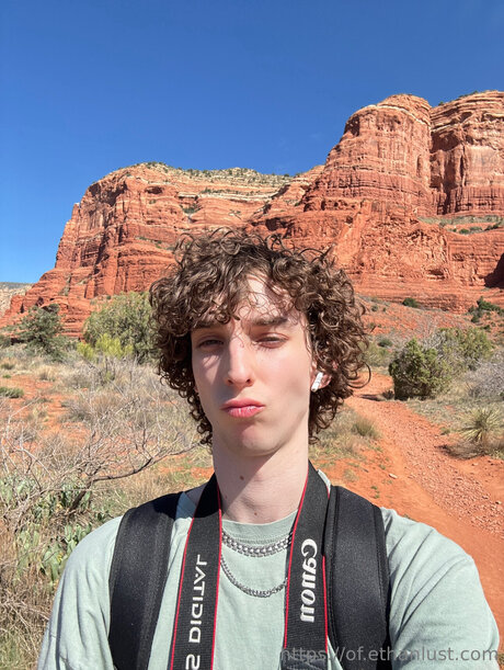 Ethanlustx ヌードのポルノスター 画像