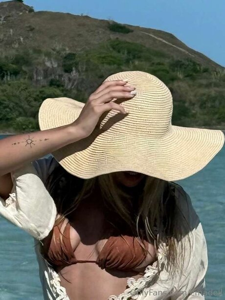 Emadoll ポルノスター アート 画像